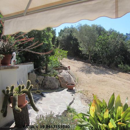 Monolocale San Pantaleo Apartment Luaran gambar