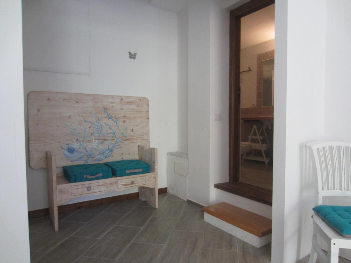 Monolocale San Pantaleo Apartment Luaran gambar